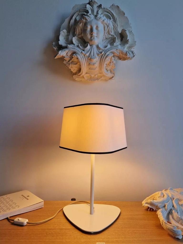 Lampe de Table Moyen Nuage Blanc bordure noire-6