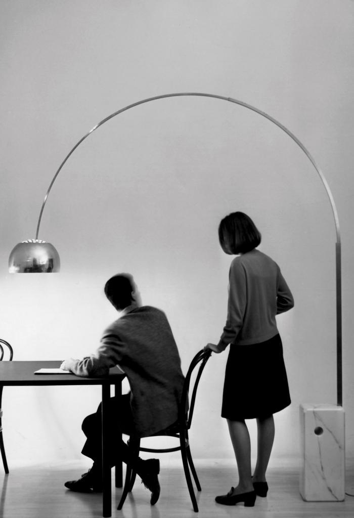 arco-floor-castiglioni-flos-f03000-product-life-02-571x835_1