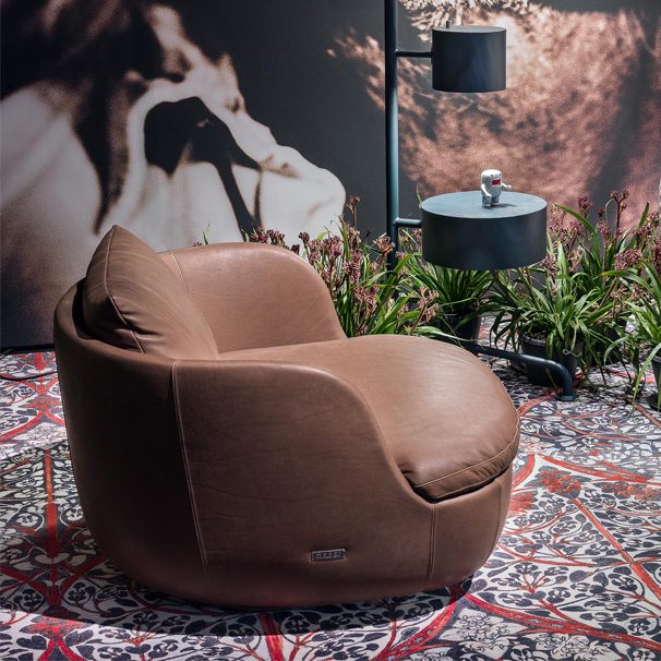 bart-armchair-arredo-leather-brown-in-situ_1_1