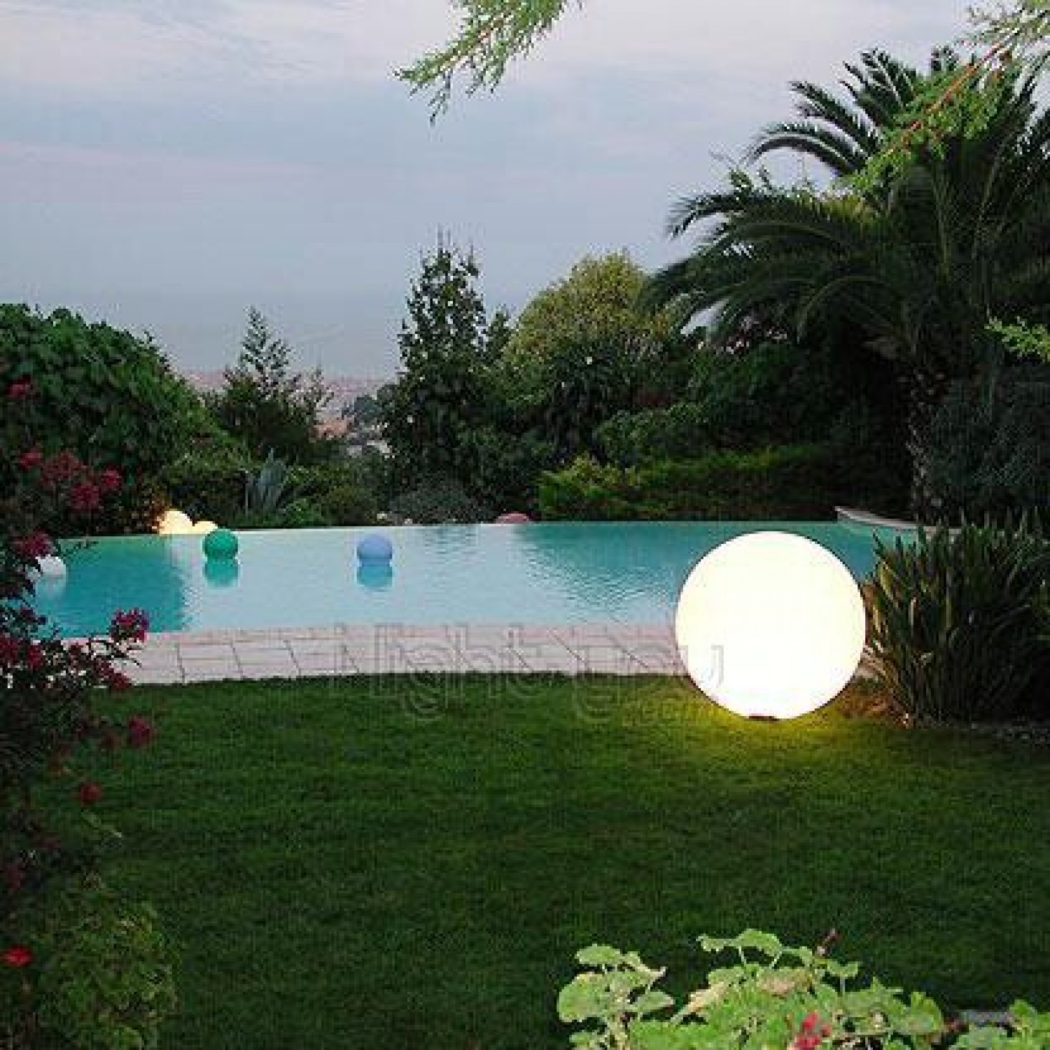 boule-lumineuse-globo-out-avec-piquet-slide-design-large_20_1
