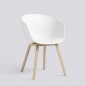 AAC 22 About A Chair Piétement Chêne Coque Blanche