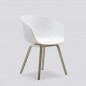 About A Chair AAC 22 Piètement Naturel Coque Blanche 