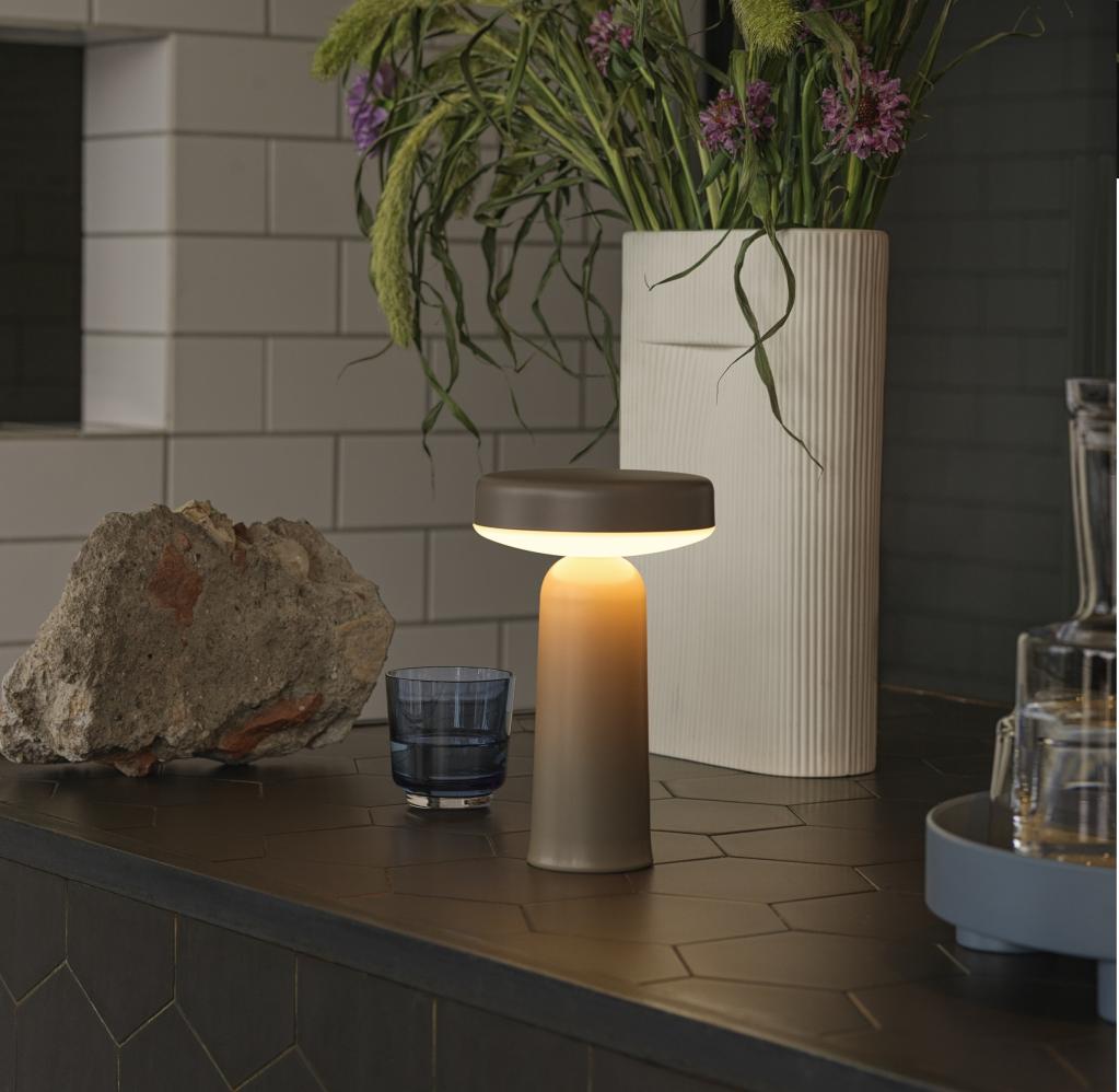 ease-portable-lamp-taupe-ridge-h35-off-white-raise-glass-dark-blue-carafe-clear-platform-tray-blue-grey-muuto-org_2_1