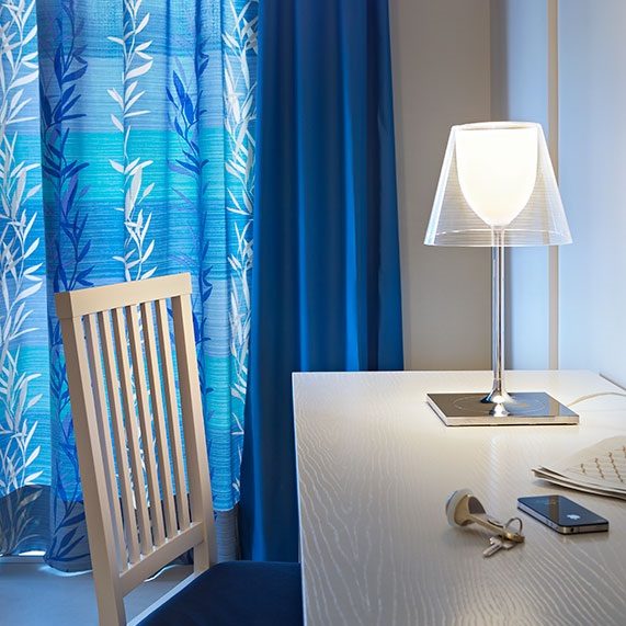 ktribe-T1-lampe-de-table