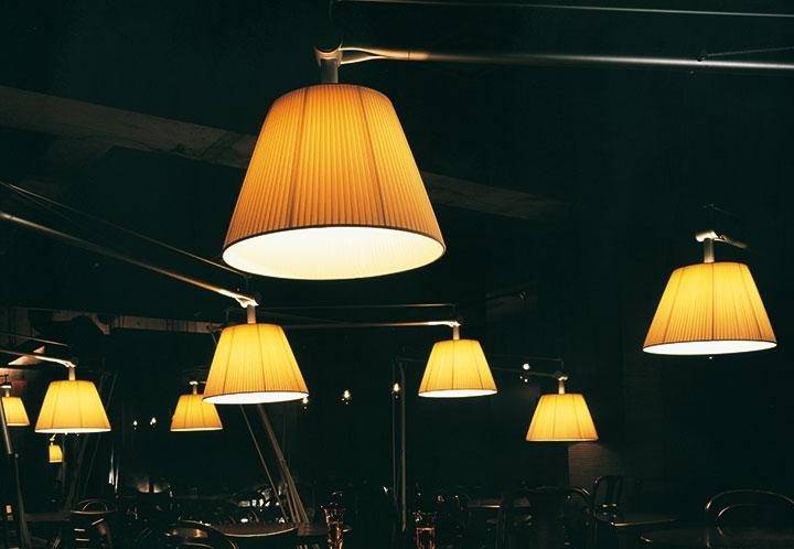 superarchimoon-floor-starck-flos-f63660-product-life-03-720x498-1
