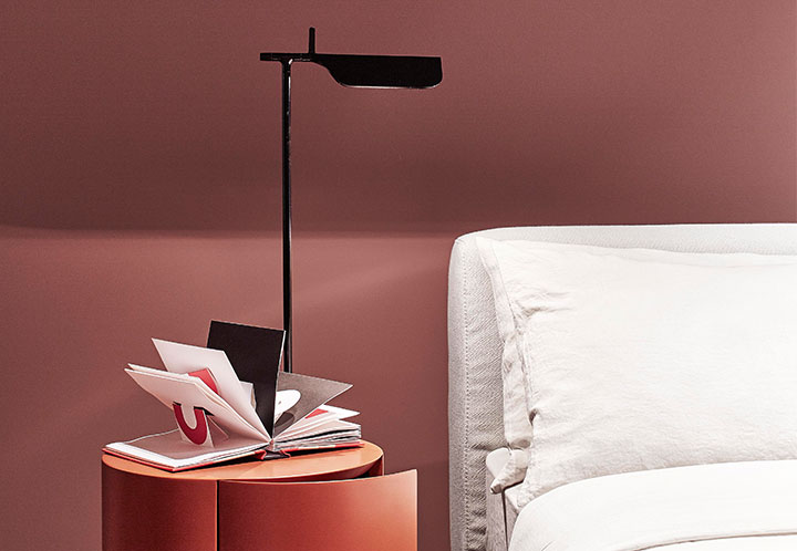 tab-floor-barber-osgerby-flos-F65610-product-life-03-720x498